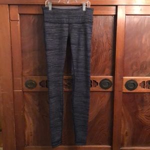 Lululemon black/gray stripe Wunder under legging 6